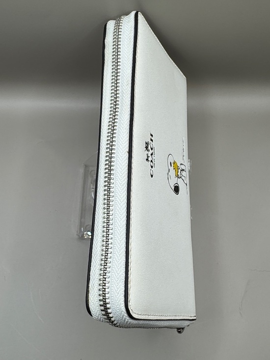 Coach x Peanuts Snoopy Accordion Zip Leather Wallet - Picture 4 of 9